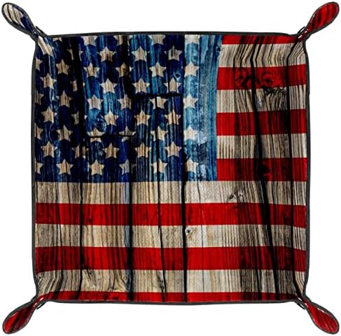 Tacameng kutije za odlaganje male, stare obojene američke zastave na tamnoj drvenoj ogradi, kožna