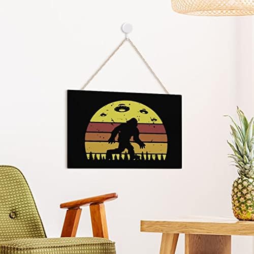Bigfoot Retro Alien Invasion Ufo trendy drveni znak sa visećim nizom ploča za plaketa zidne ukrase