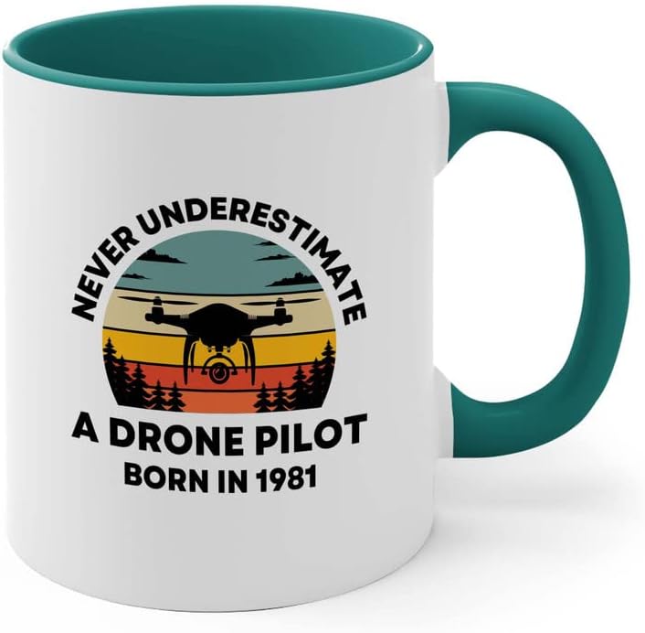 Bubble Hugs 1981 rođendan 2tone zelena šolja 11oz, pilot drona Rođen 1981. godine - Drone piloti avijacija