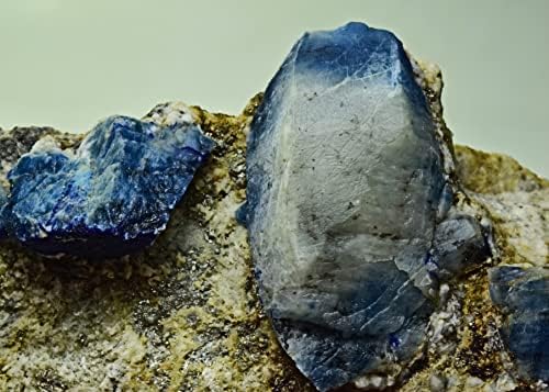 659 Gram fluorescentnog afganistanskog kristala w / blago Wernerite Scapolite na matrici