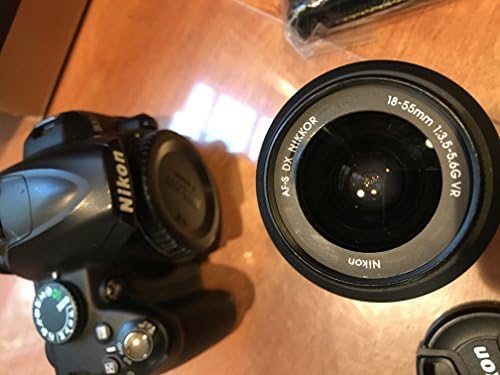 Nikon D3000 10MP digitalna SLR kamera sa 18-55mm f/3.5-5.6 G & 55-200 AF-S DX VR Nikkor zum objektivima