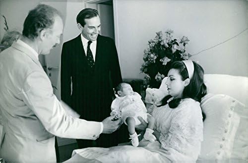 Vintage fotografija iz 1968christaan barnard sa suprugom Alettom Gertruidom Louw i novorođenim