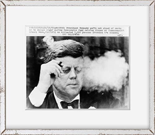 Beskonačne fotografije 1963 fotografija: predsjednik John F. Kennedy, pušenje male cigare / demokratski