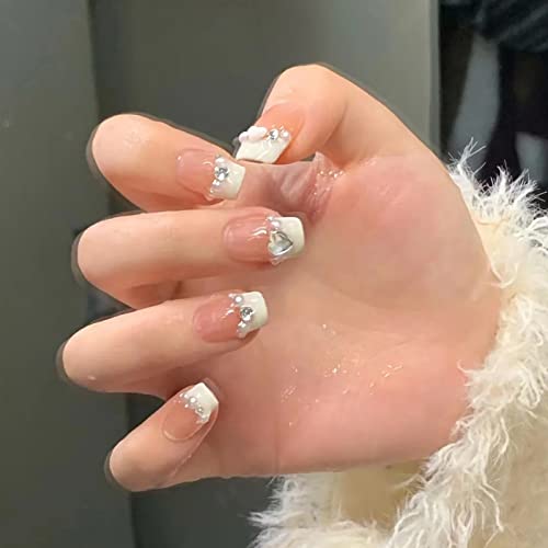 Bijeli lažni nokti francuski vrh pritisnite na noktima kratki s dizajnom Valentinovo lažni nokti srce