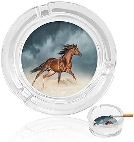 Zlatni smeđi konj radi u pustinjskoj staklenoj čaše pepeljara za pepeo za pušenje pepelom za kućne mase