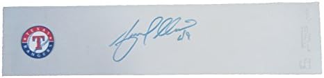 Yovani Gallardo Autografirani Texas Rangers Logo Pitch Guma W / Dook, na slici Yovani potpisivanje