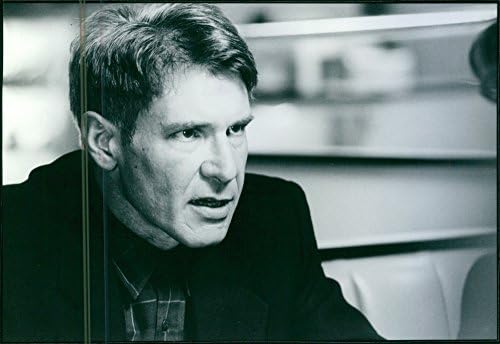 Vintage photo of Harrison Ford kao Tom O39;Meara u sceni iz filmaThe Devil39; s Own, 1997.